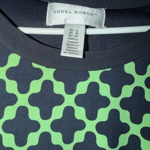 Donna Morgan Navy and Lime Green Geometric Crewneck Top